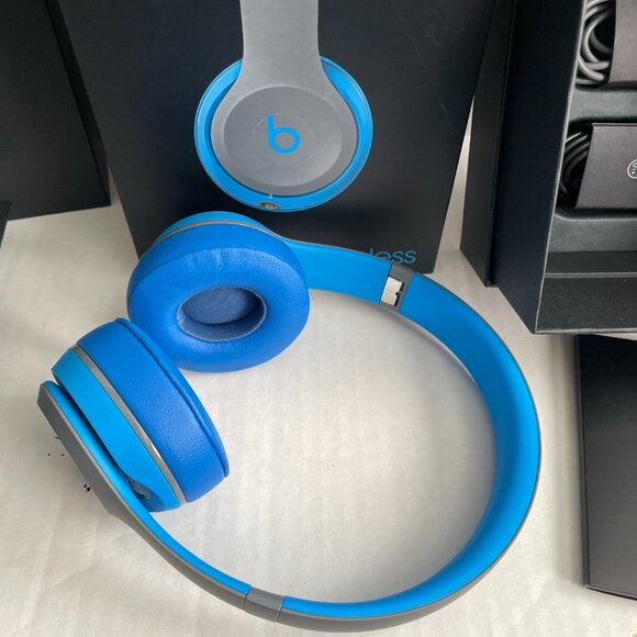 Beats Solo2 Wireless On-Ear Headphone, Active Collection - Picture 8 of 12